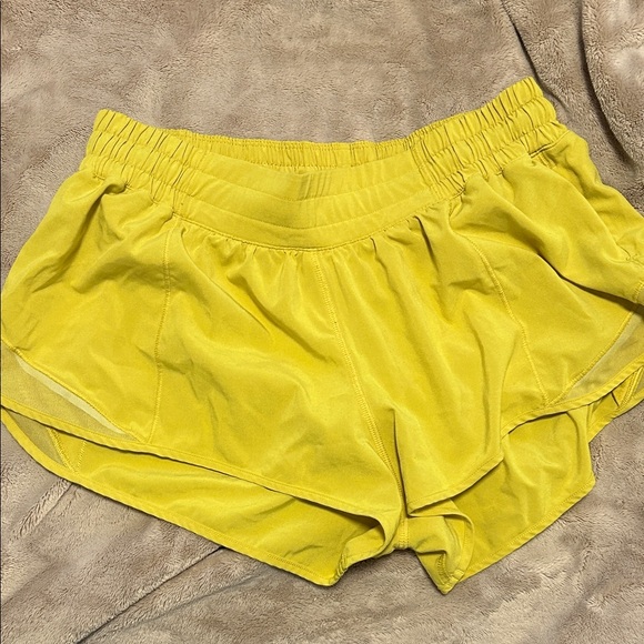 Lululemon hotty hot shorts size 8 - Picture 1 of 3